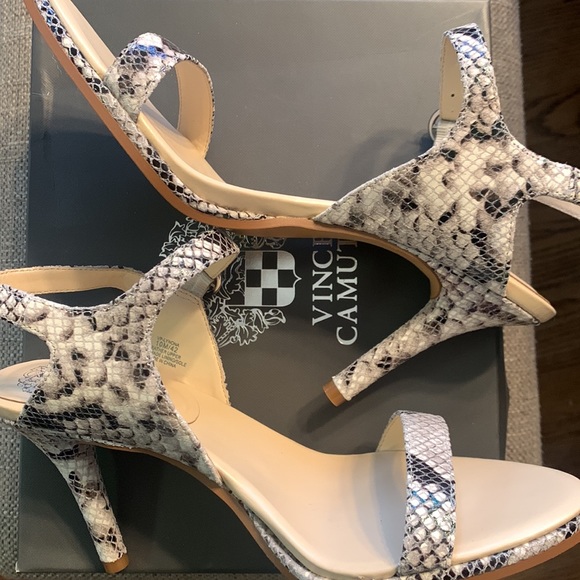 Vince Camuto python print strapped heels size 10M - Picture 4 of 4